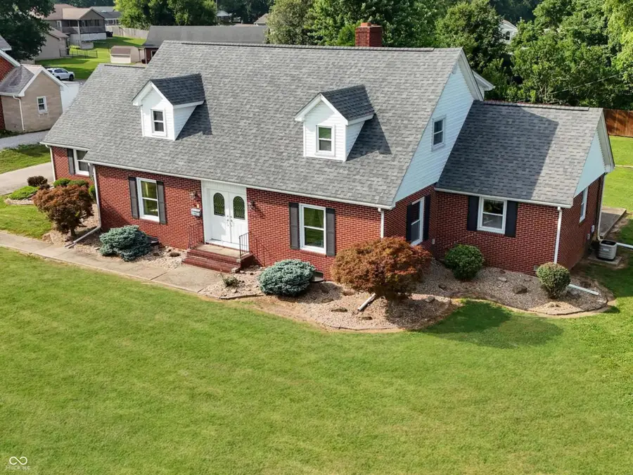105 W Summit Street, Brownstown, IN 47220 - #2