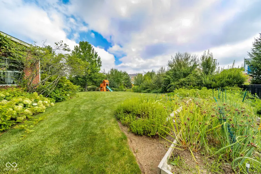5825 Somerset Boulevard E, Bargersville, IN 46106 - #2