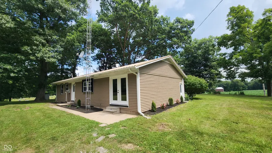 1577 W State Road 32, Veedersburg, IN 47987 - #2