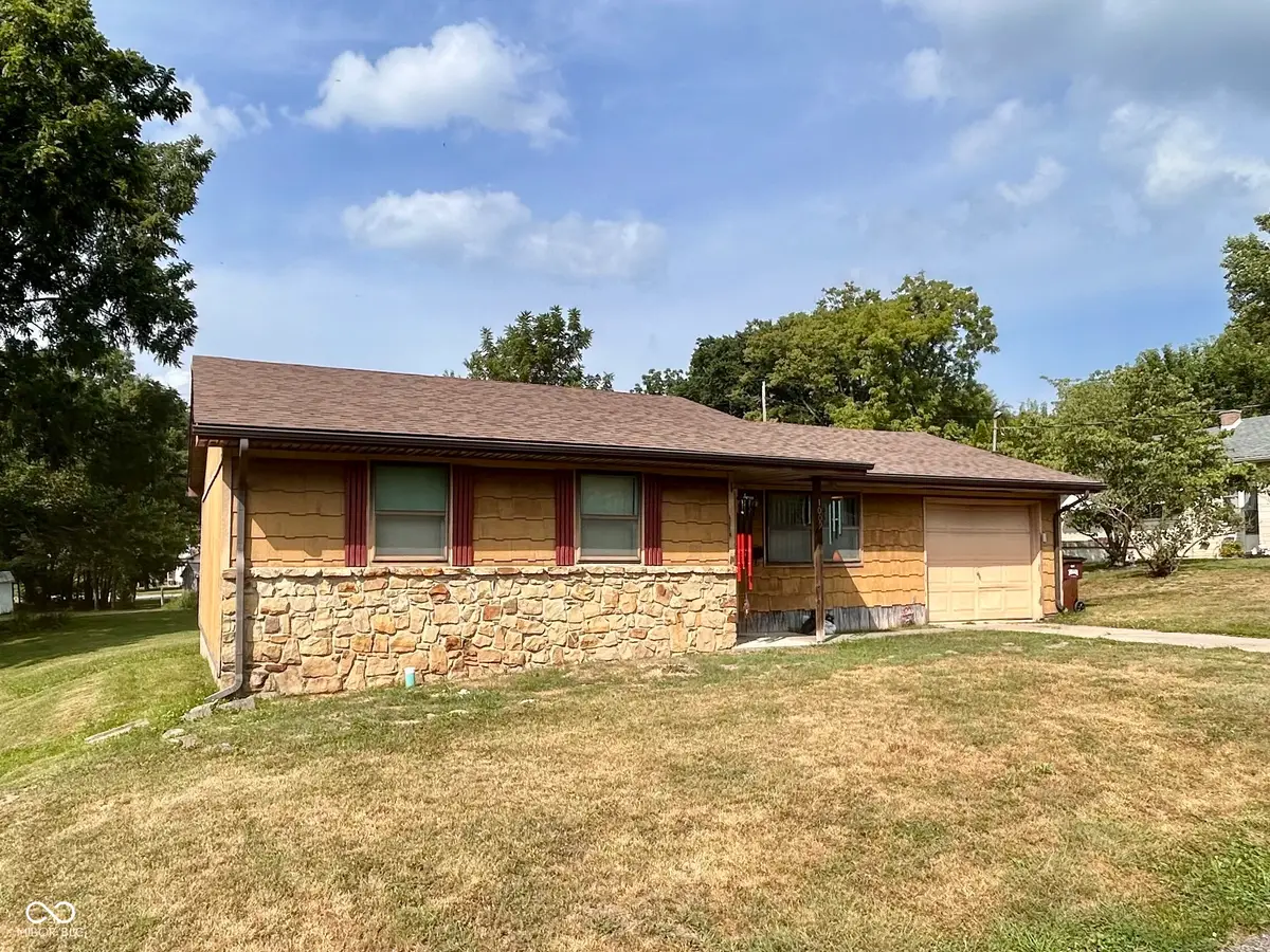 1009 W Walnut, Brownstown, IN 47220 - #1