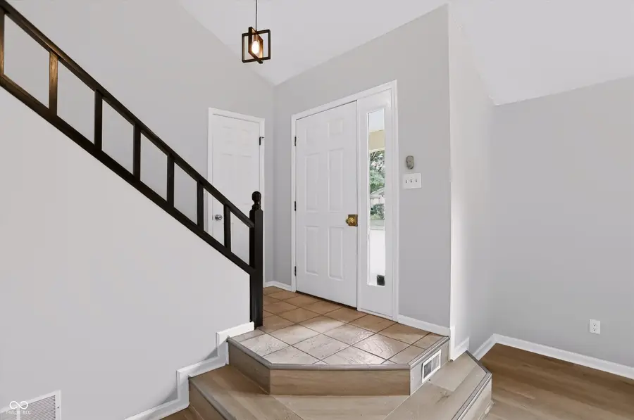 7606 Farm View Circle E, Indianapolis, IN 46256 - #3