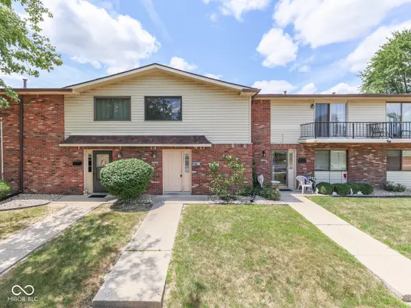 1014 Greenwood Trail E, Greenwood, IN 46142