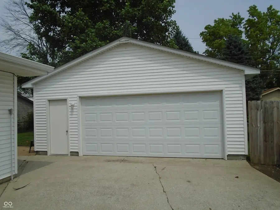 431 N 14th Avenue N, Beech Grove, IN 46107 - #3