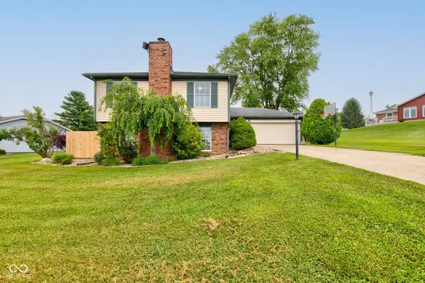 1925 E Woodside Village Drive, Connersville, IN 47331