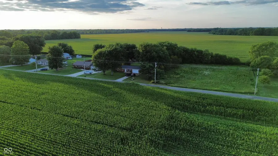 672 E 1000 N, Fortville, IN 46040 - #3