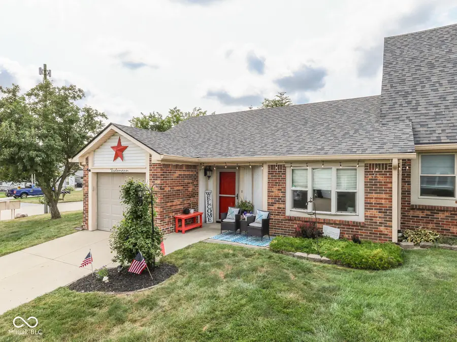 1102 E Paradise Court, Greenwood, IN 46143 - #2