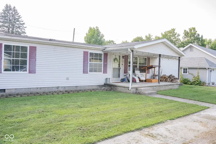 102 S Vernon Street, Waynetown, IN 47990 - #2