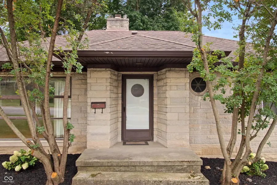 627 E Main Street, Plainfield, IN 46168 - #2