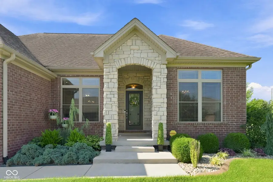 3831 Sycamore Bend, Columbus, IN 47203 - #2
