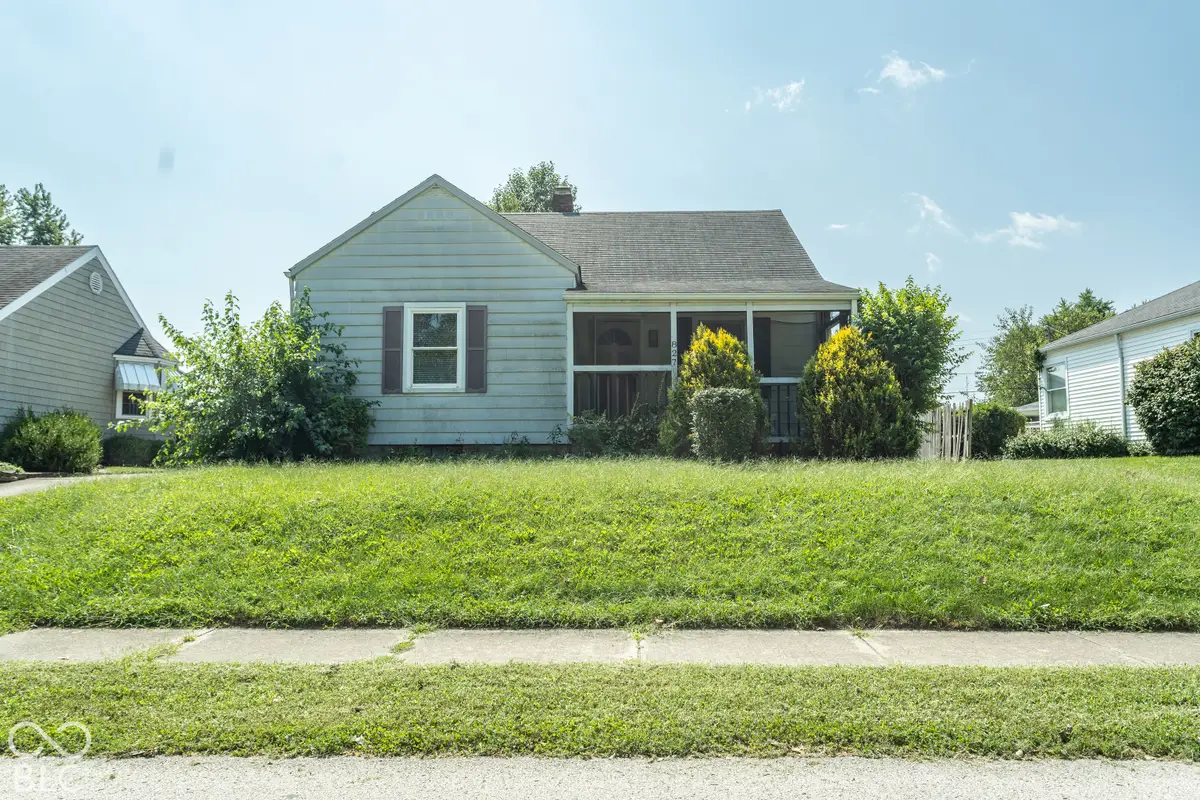827 S Parkway Drive, Anderson, IN 46013 - #1