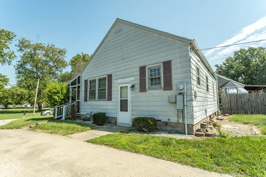827 S Parkway Drive, Anderson, IN 46013 - #2