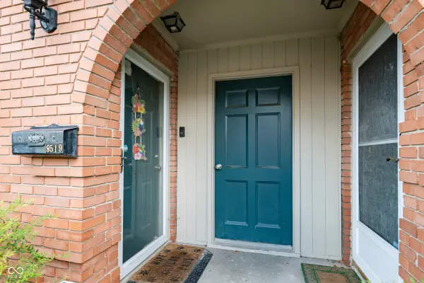 8519 Canterbury Square E, Indianapolis, IN 46260