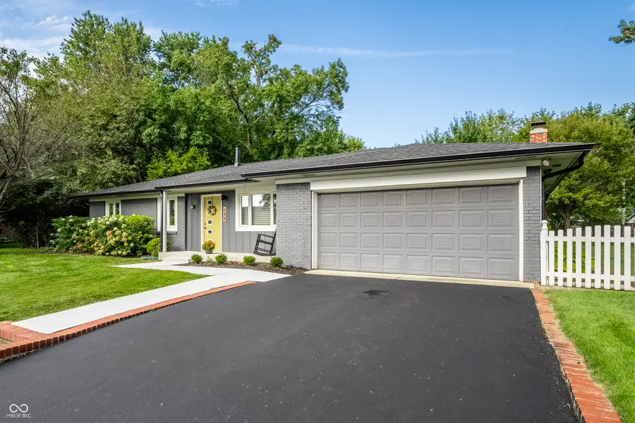 644 Lakeview Drive, Zionsville, IN 46077 - #2