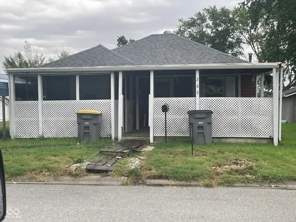 209 Schepman, Seymour, IN 47274