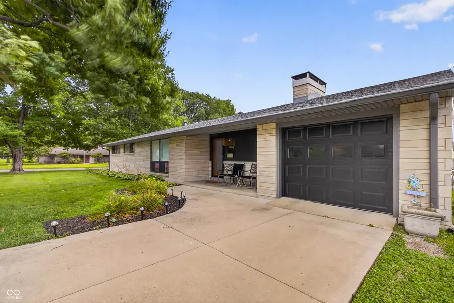 2594 Franklin Street, Columbus, IN 47201 - #2
