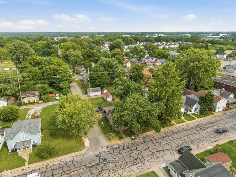 2202 Columbus Avenue, Anderson, IN 46016 - #2
