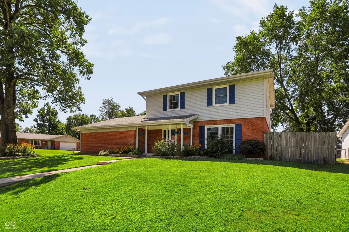 5215 Yellowwood Drive, Columbus, IN 47203 - #1