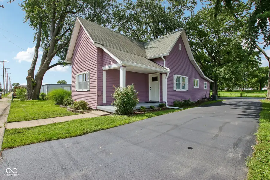 330 W Osage Street, Greenfield, IN 46140 - #2