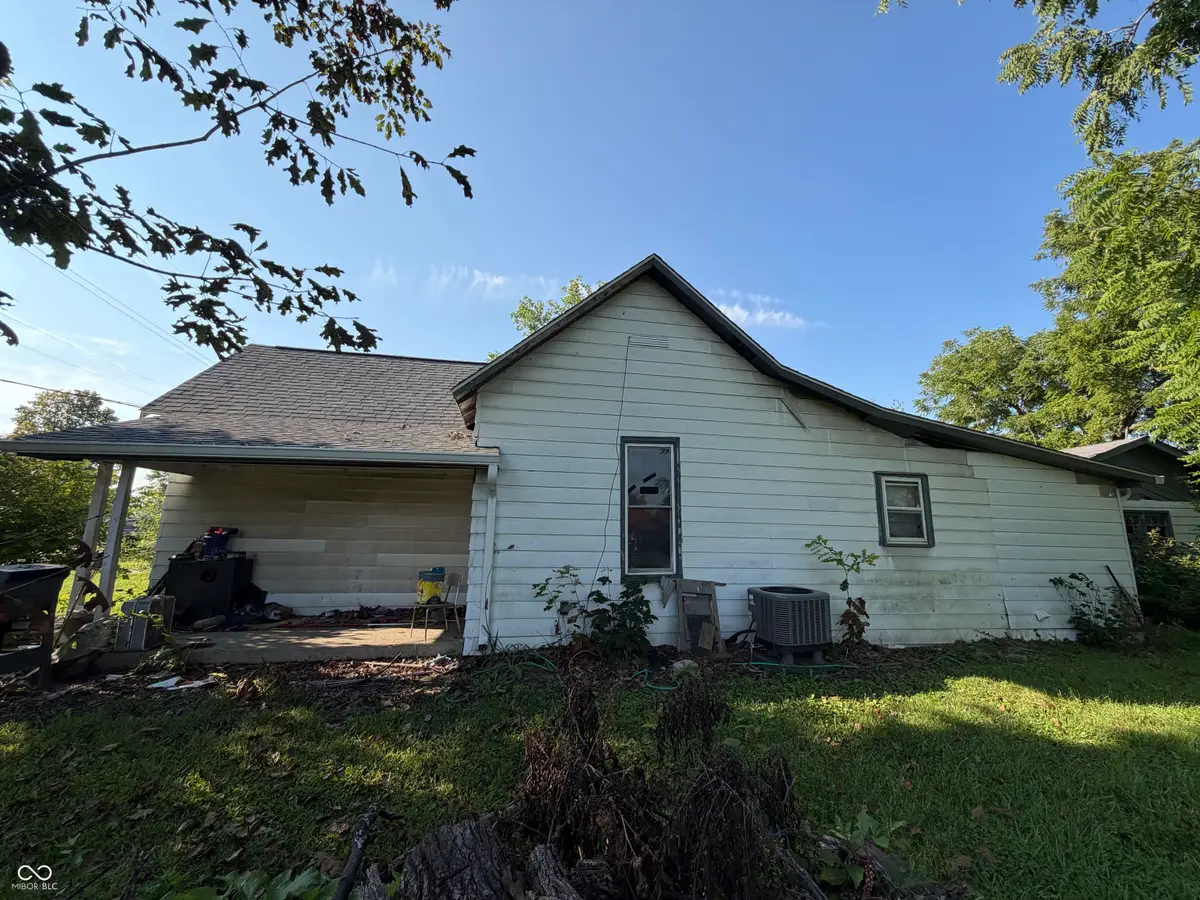 140 S Railroad Street, Whiteland, IN 46184 - #1