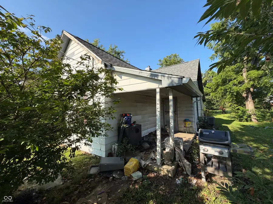 140 S Railroad Street, Whiteland, IN 46184 - #2