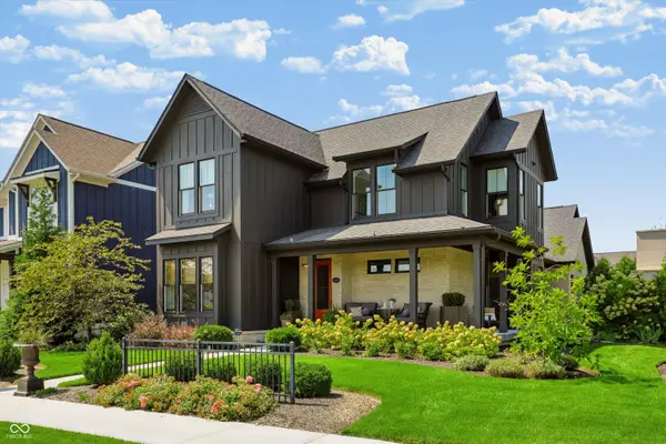 15040 Oak Hollow Lane E, Carmel, IN 46033