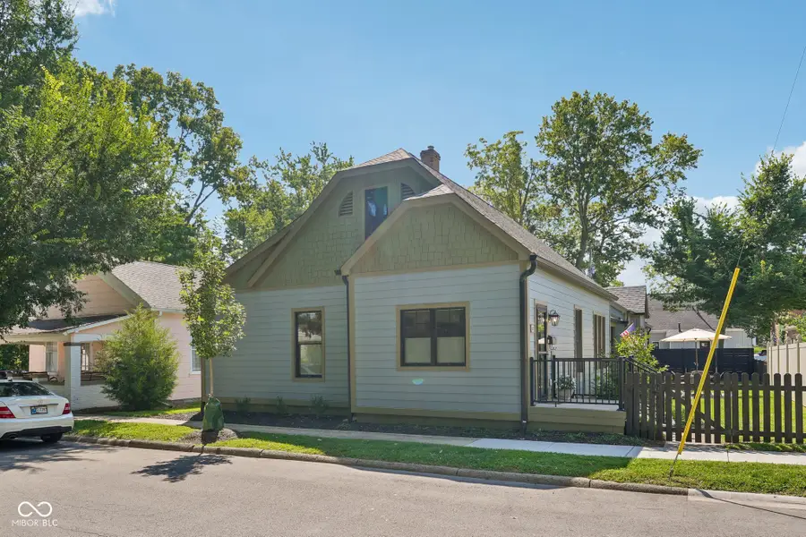 85 E Poplar, Zionsville, IN 46077 - #2