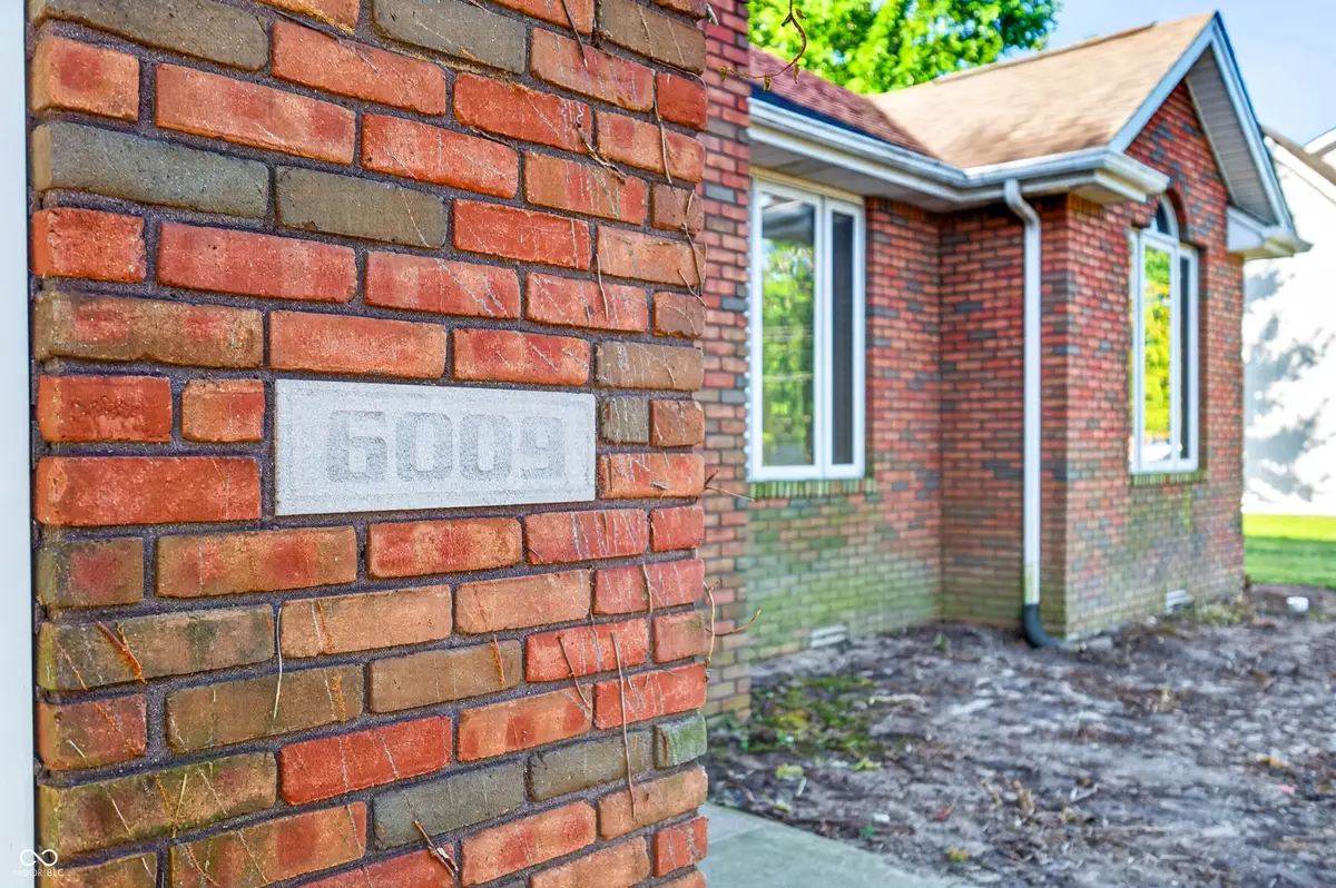 6009 E Pioneer Place, Columbus, IN 47203 - #1