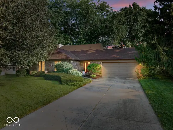 850 W Oakwood Drive, Greenwood, IN 46142