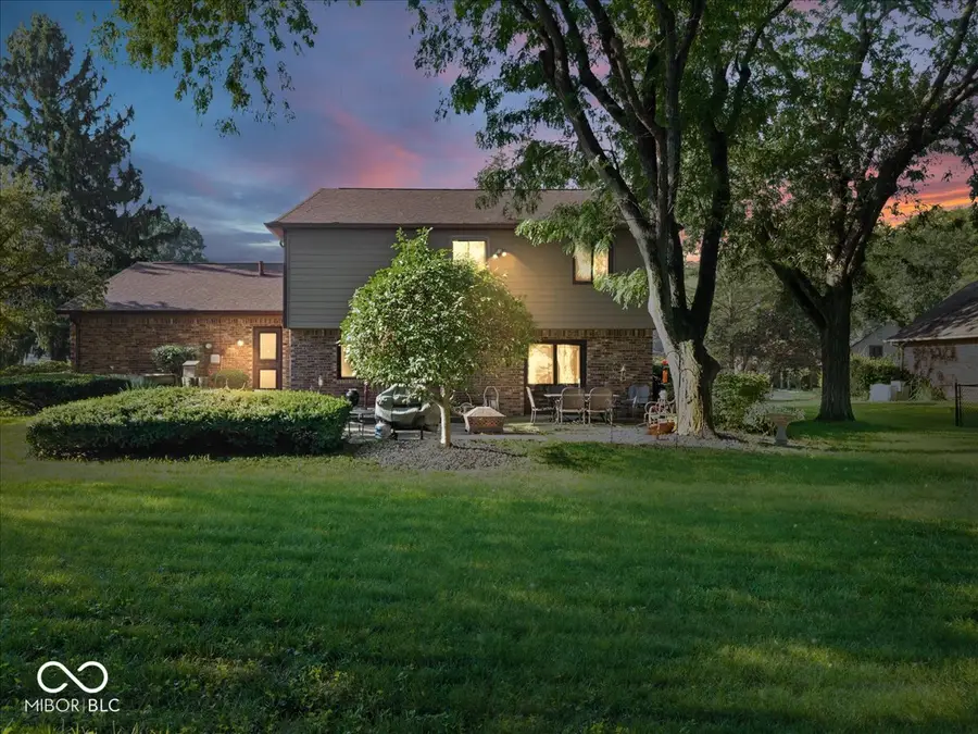 850 W Oakwood Drive, Greenwood, IN 46142 - #2