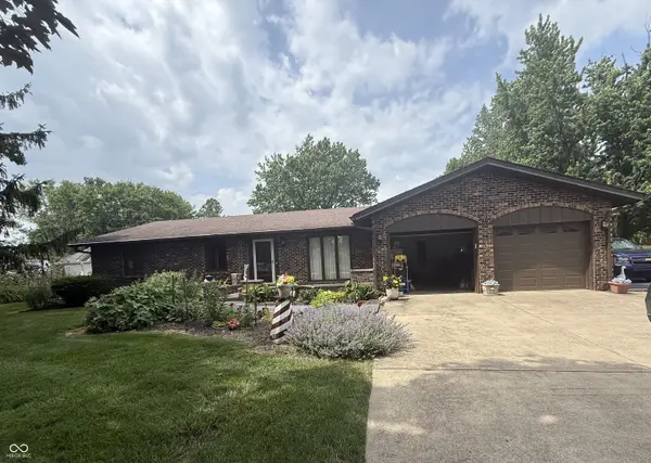 836 W County Line Road, Indianapolis, IN 46217