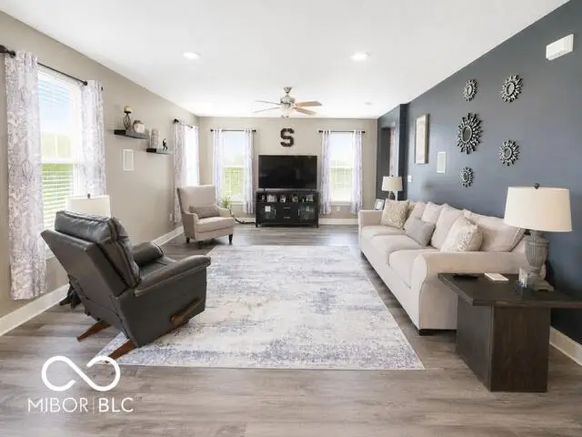 1140 S Vicksburg Drive, Greenwood, IN 46143 - #2