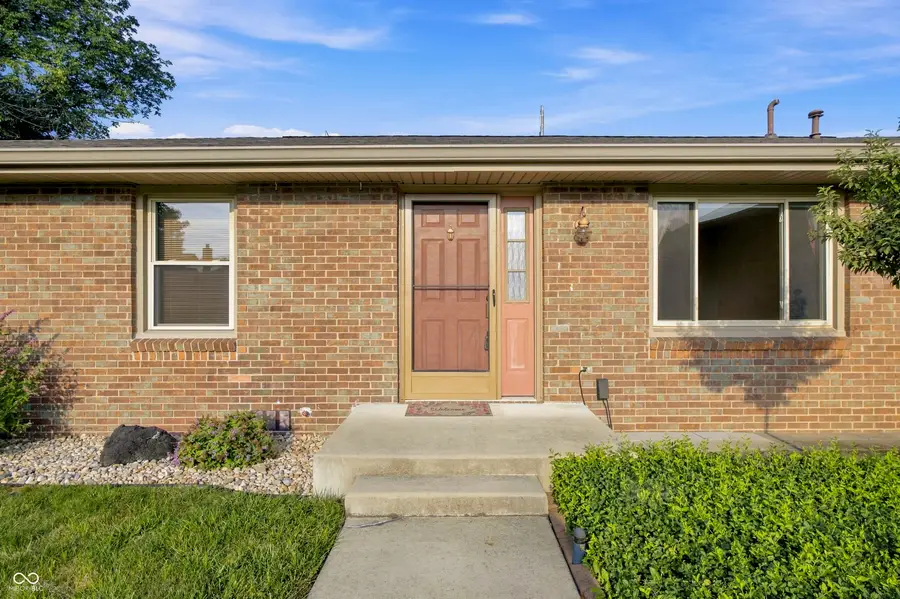 3260 Woodcrest Court, Columbus, IN 47203 - #2