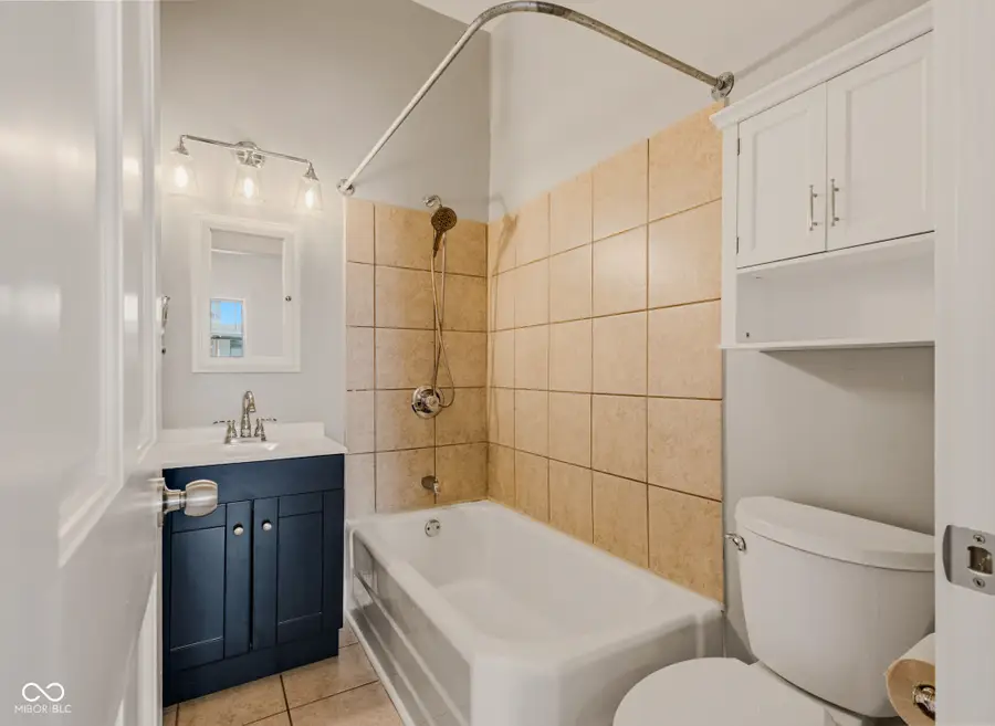 521 8th Street, Columbus, IN 47201 - #3