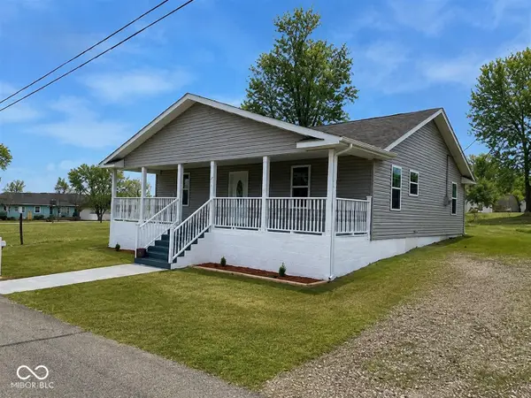 651 Union Street, Hope, IN 47246