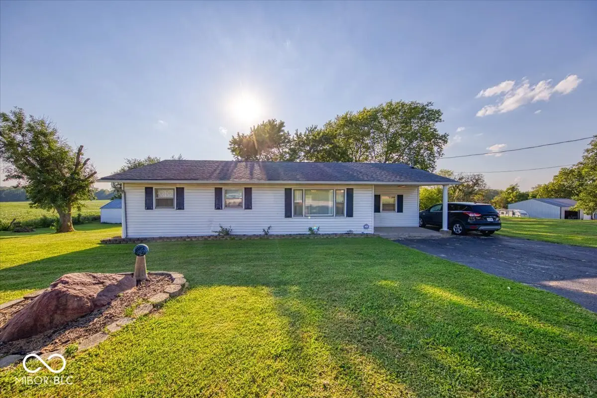 6877 S 600 W, Edinburgh, IN 46124 - #1