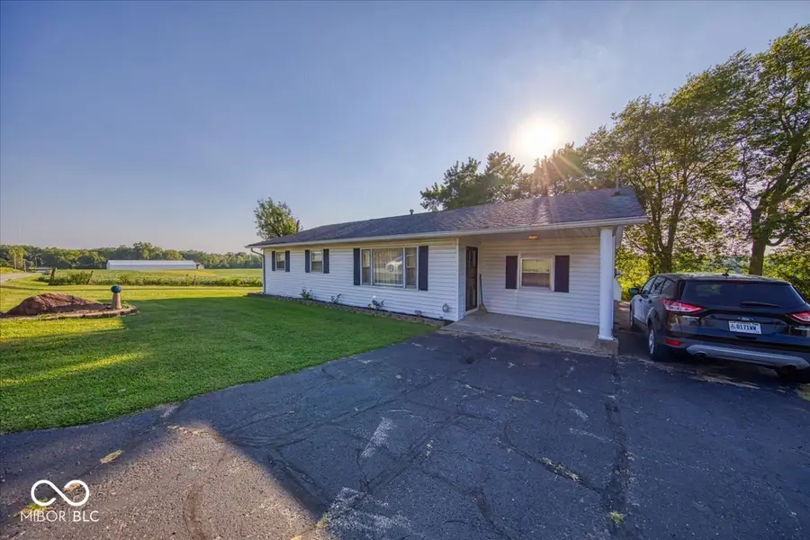 6877 S 600 W, Edinburgh, IN 46124 - #3