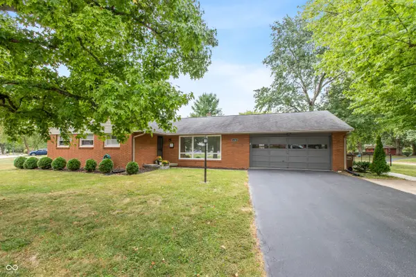 4240 Roselawn Avenue, Columbus, IN 47203
