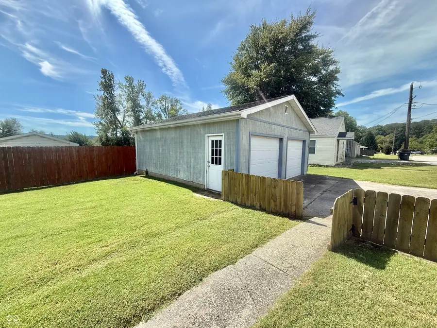 1015 W Raymond Street, Brownstown, IN 47220 - #3