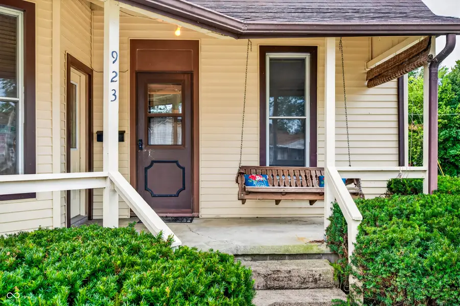 923 Washington Street, Hope, IN 47246 - #2