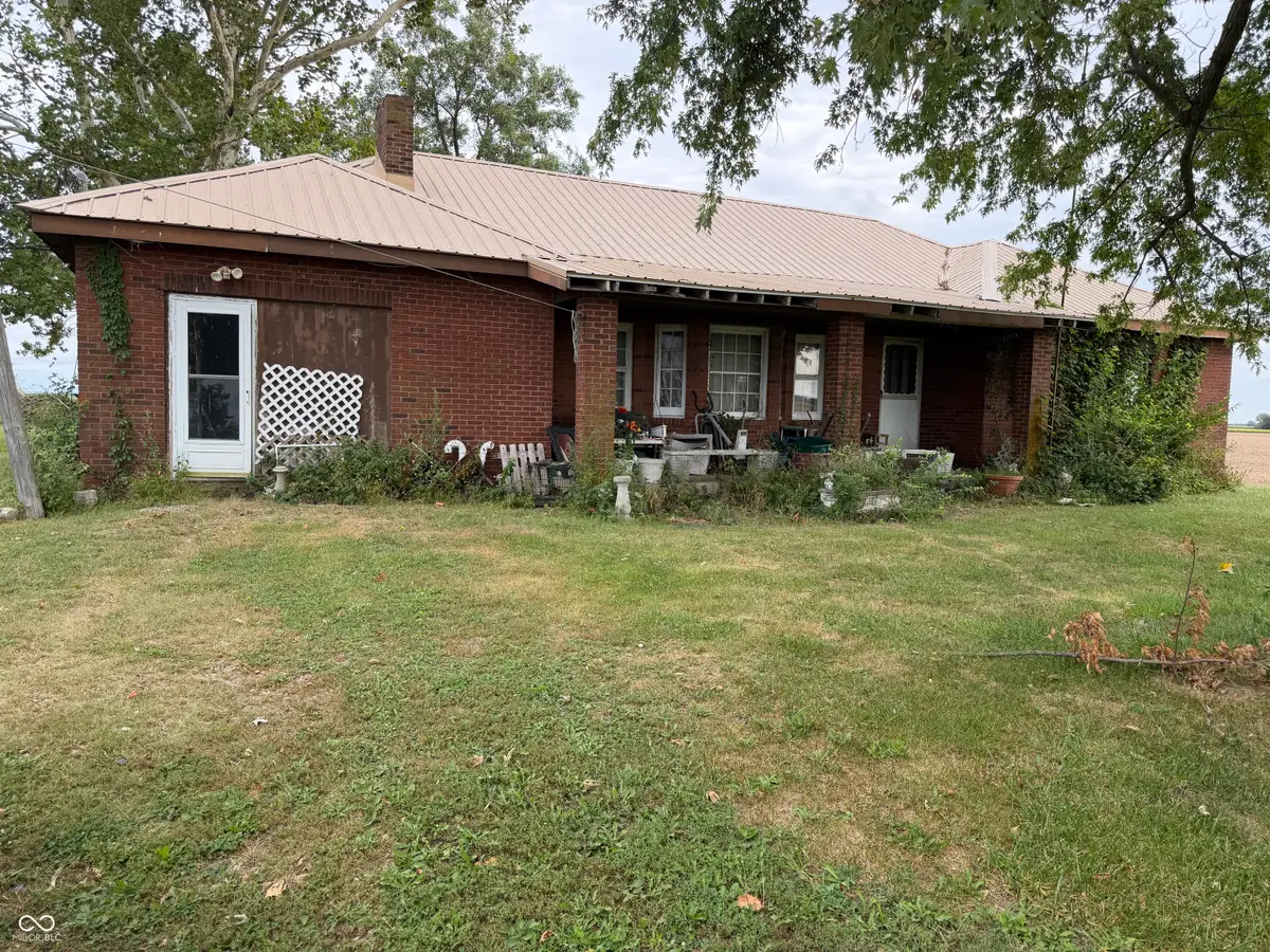 674 W 1300 S, Clinton, IN 47842 - #1