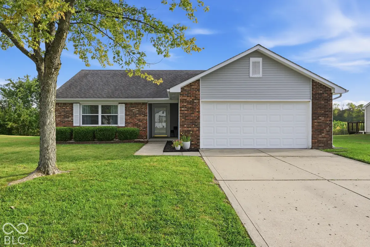 208 Fountain Lake Drive S, Shelbyville, IN 46176 - #1