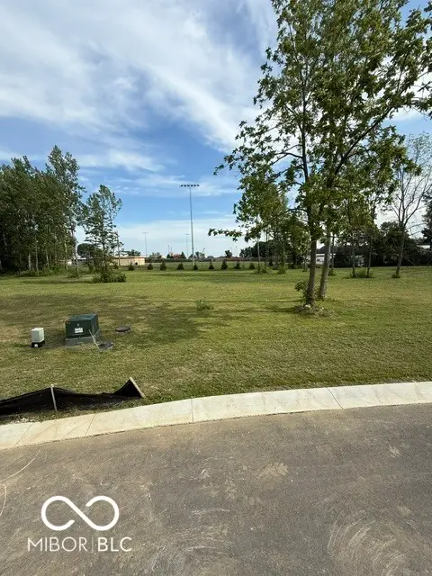 4860 Lakeview Drive, Greenwood, IN 46143