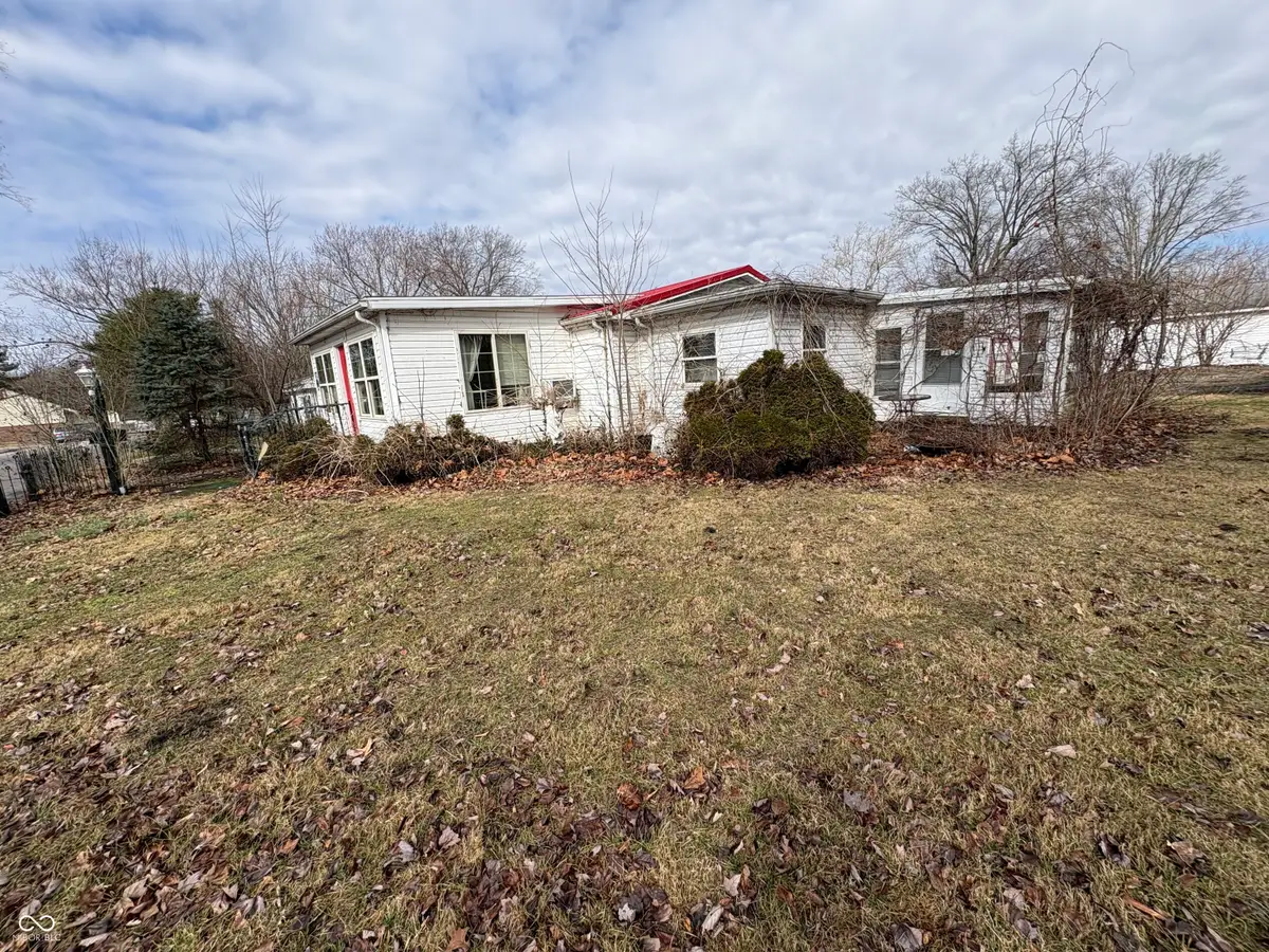 509 W Logan, Brazil, IN 47834 - #1