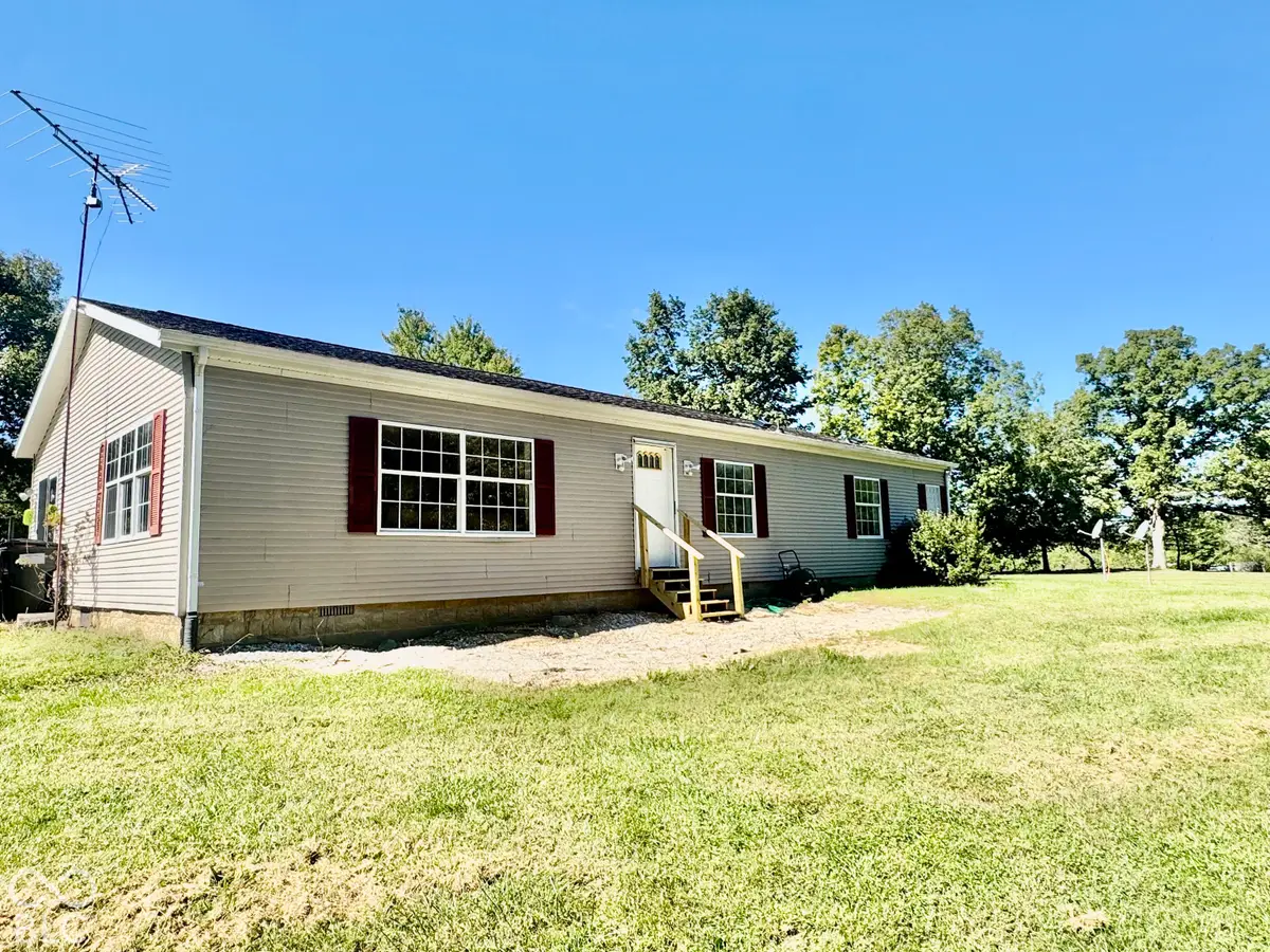 8476 E Sycamore Road, Bloomfield, IN 47424 - #1