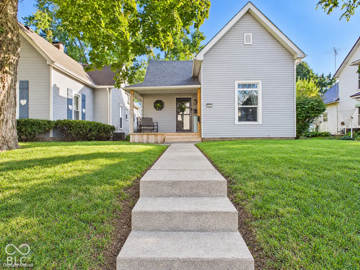 921 W 4th Street, Anderson, IN 46016 - #1