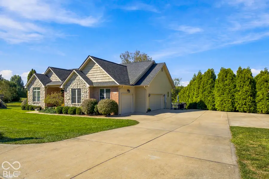 2532 Woodland Farms Drive, Columbus, IN 47201 - #3