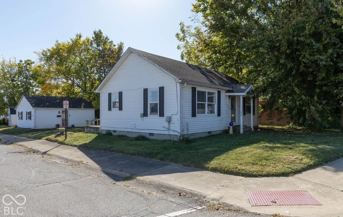 425 E College Avenue, Brownsburg, IN 46112 - #1