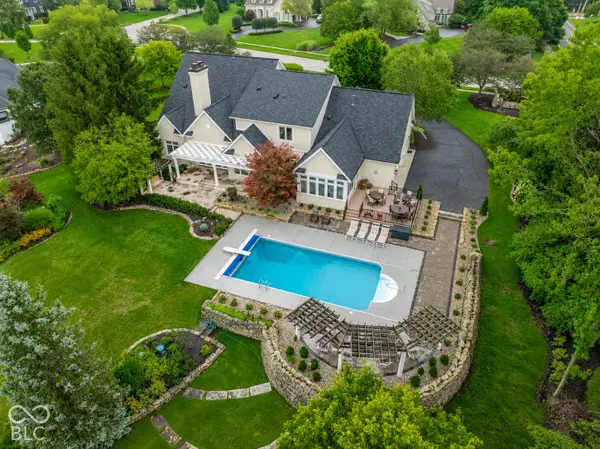 2 Stone Wall Lane, Zionsville, IN 46077