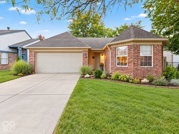 218 Lake Point Lane S, Greenwood, IN 46142