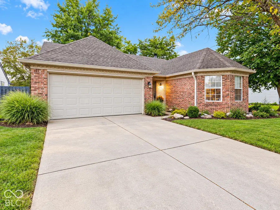 218 Lake Point Lane S, Greenwood, IN 46142 - #2